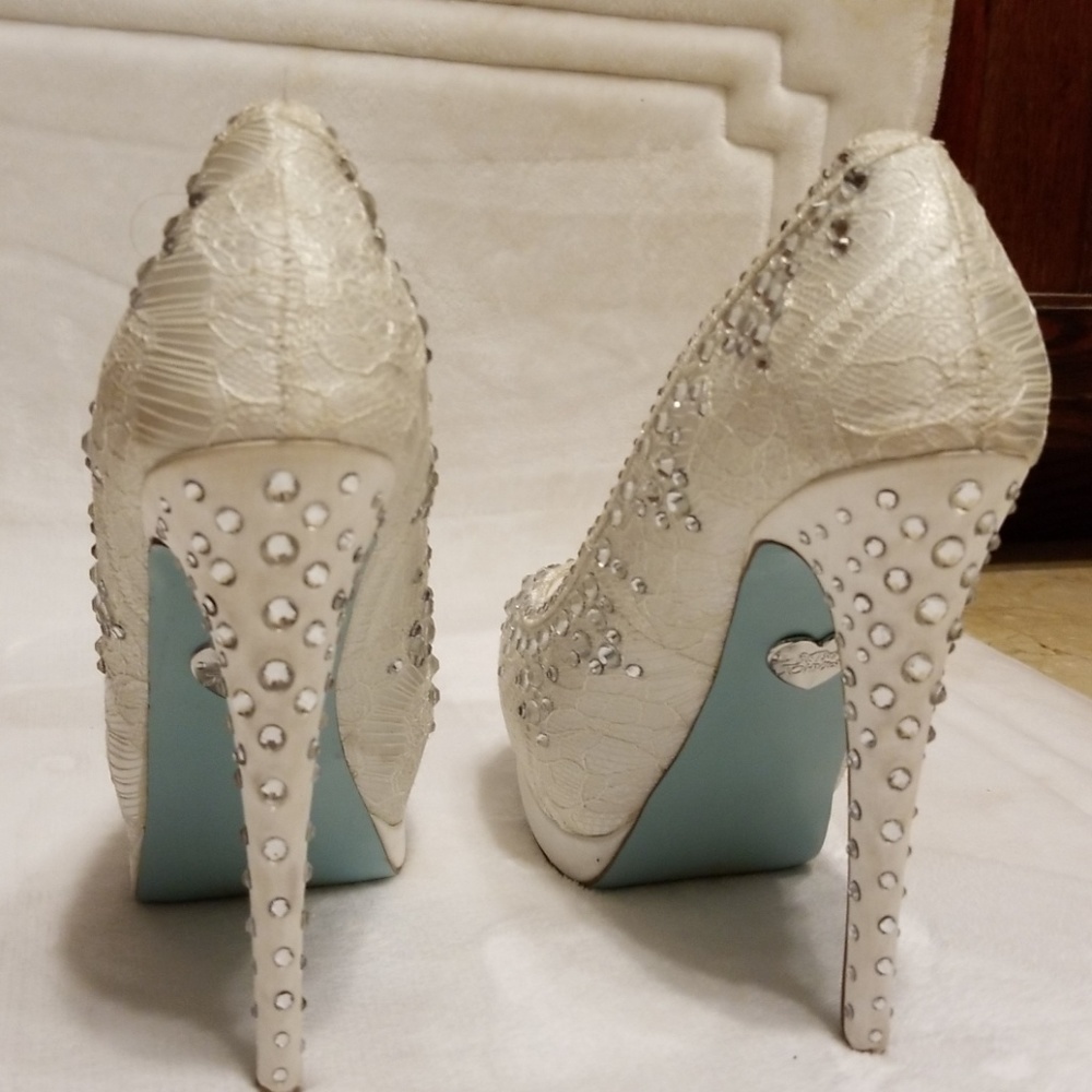 Betsey Johnson white wedding heels - Picture 2 of 5